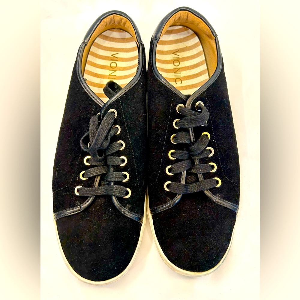 Vionic Women's Black and Tan Sneakers